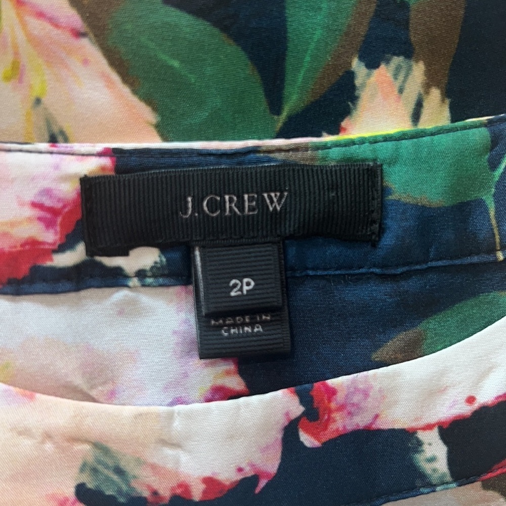 J. Crew Sleeveless Top in cove floral.
Size 2P - Picture 9 of 10